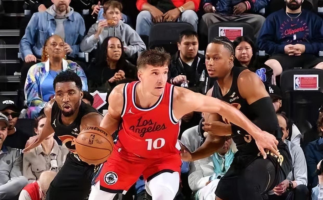 快船新秀表现惊艳，全场观众掌声不断，之间经营法律.